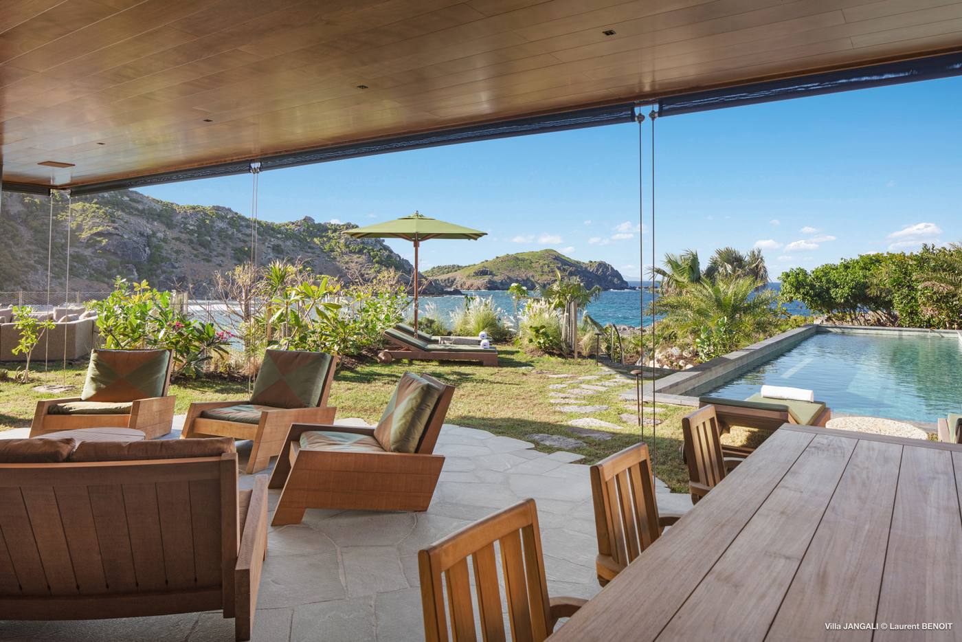 Villa Jangali — la terrasse couverte face à l'anse, Saint-Barthélemy